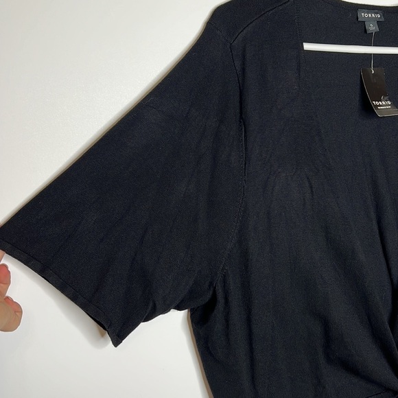 NWT Torrid Solid Black Wrap Short Elbow Wide Sleeve Top - Picture 2 of 8